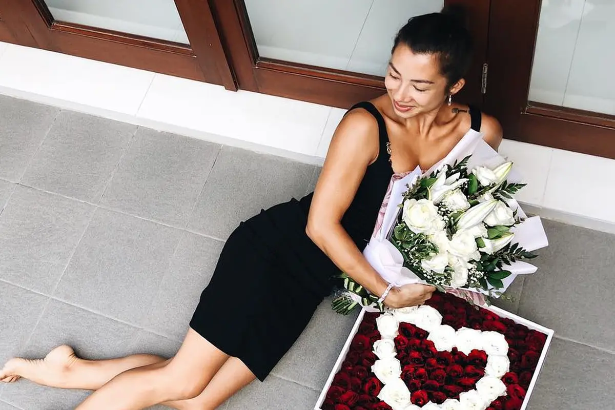 [Bintang] Tunjukkan Body Goals, Intip Tampilan Jennifer Bachdim dengan Gaya Dressy yang Seksi