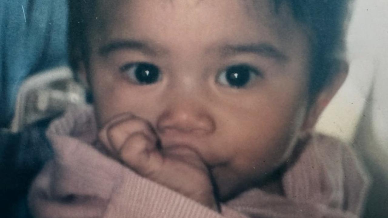 8 Potret Masa Kecil Azizah Salsha, Bikin Netizen Gemas Maksimal!