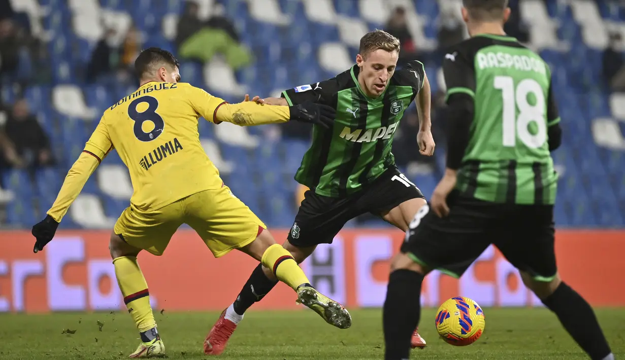 Davide Prattesi. Gelandang tengah Italia berusia 22 tahun yang tengah menjalani musim kelimanya bersama Sassuolo ini kini berbanderol 15 juta euro, naik 6,5 juta euro dari sebelumnya 8,5 juta euro. Musim ini ia telah mencetak 4 gol dari 19 laga di Liga Italia. (La Presse via AP/Massimo Paolone)
