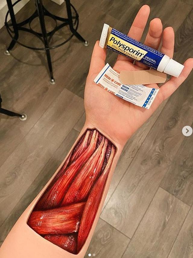 Ilusi optik di kaki dari makeup