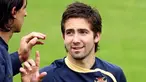 Portugual's Joao Moutinho (R) chats with Fernando Meira (L) during their morning training session at Fontelo Stadium in Viseu, central Portugal, on May 28, 2008. AFP PHOTO / FRANCISCO LEONG