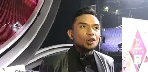 Penyanyi dan Host ternama asal Brunei Darussalam didaulat untuk menjadi komentator dalam kontes D'Academy Asia. Bergabung dalam ajang ini, membuat Fakhrul mendapatkan banyak pelajaran akan hebatnya musik dangdut di Asia.