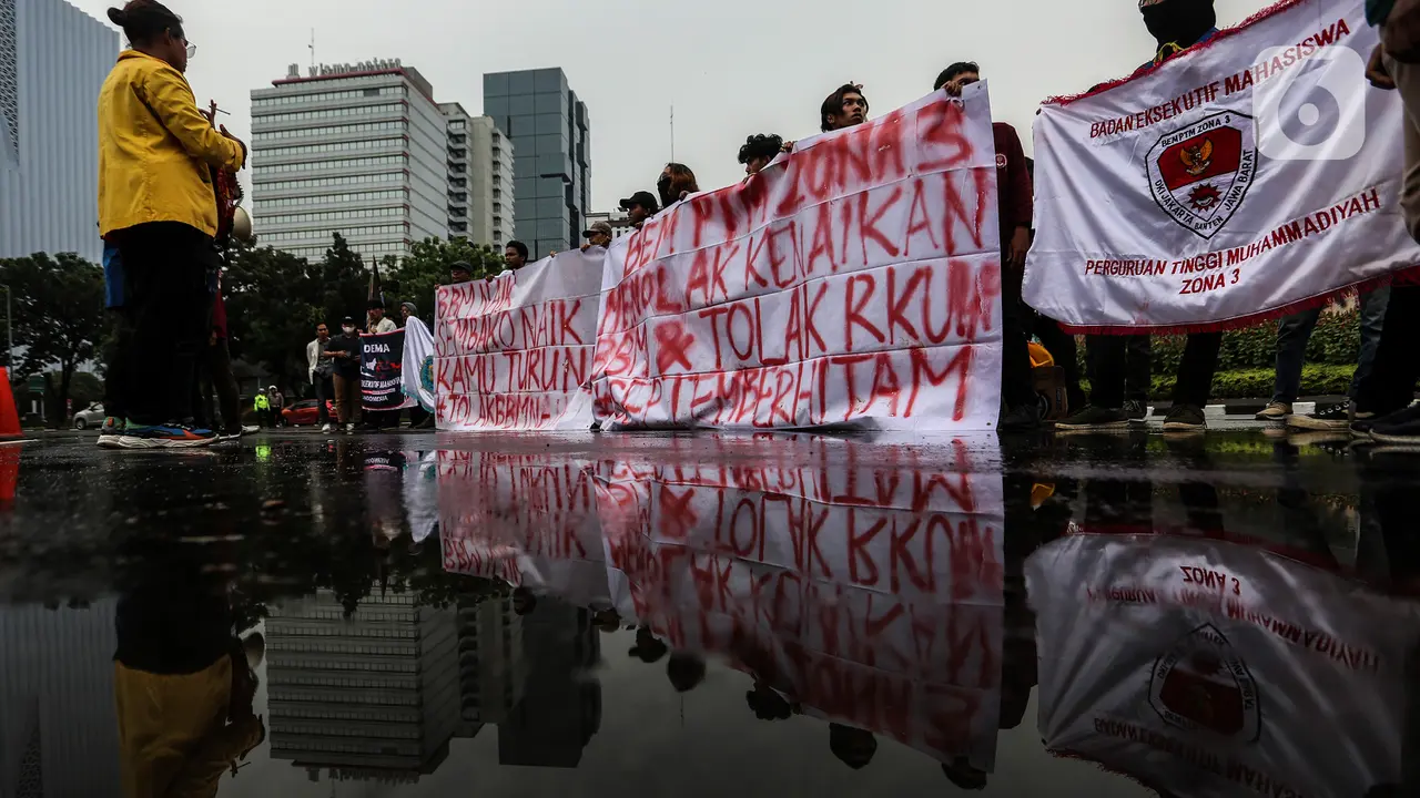 Demo Mahasiswa Tolak Kenaikan Harga BBM di Patung Kuda