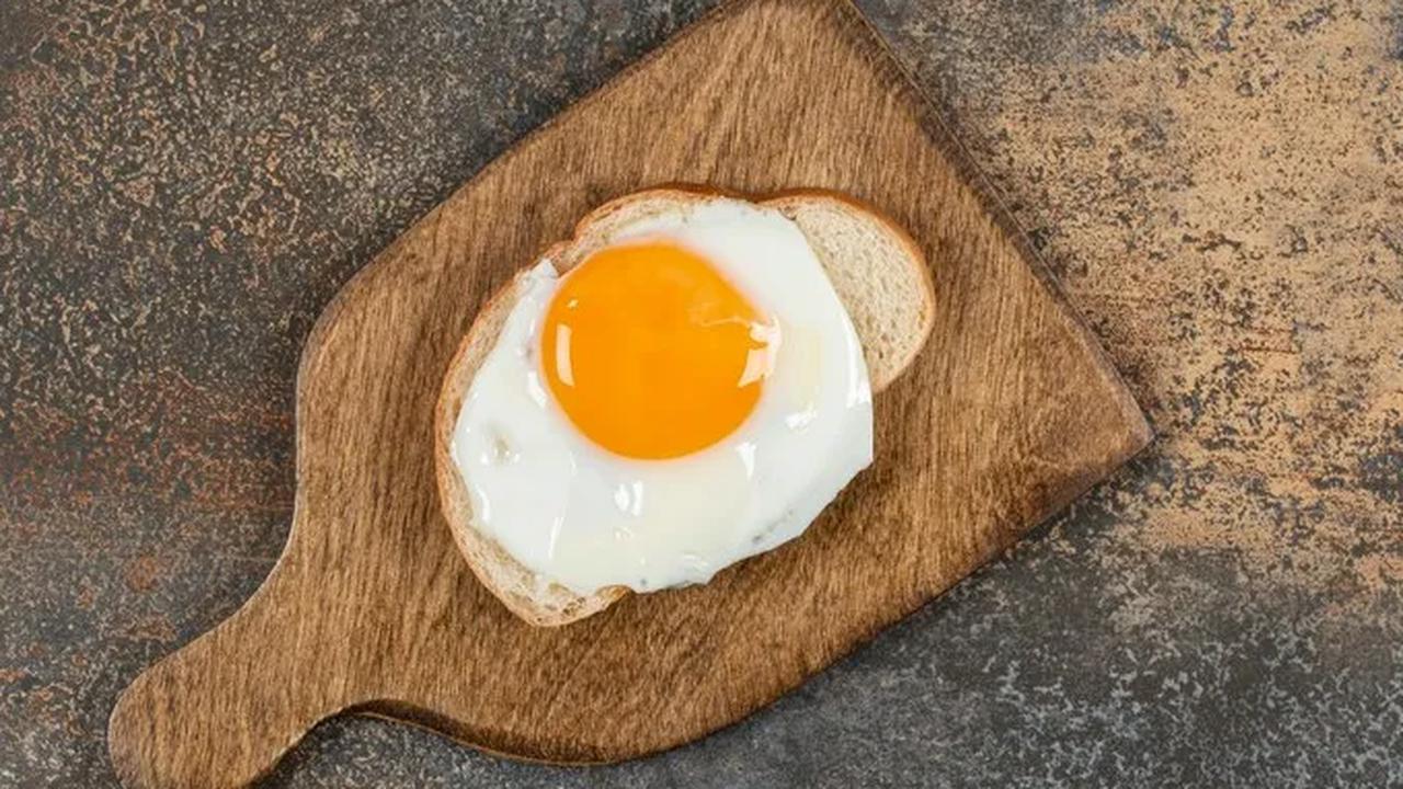 Telur omega-3 tidak hanya memberikan perbedaan gizi, tetapi juga memberikan pengalaman sensorik yang berbeda dengan warna kulit dan tekstur kuning yang unik.