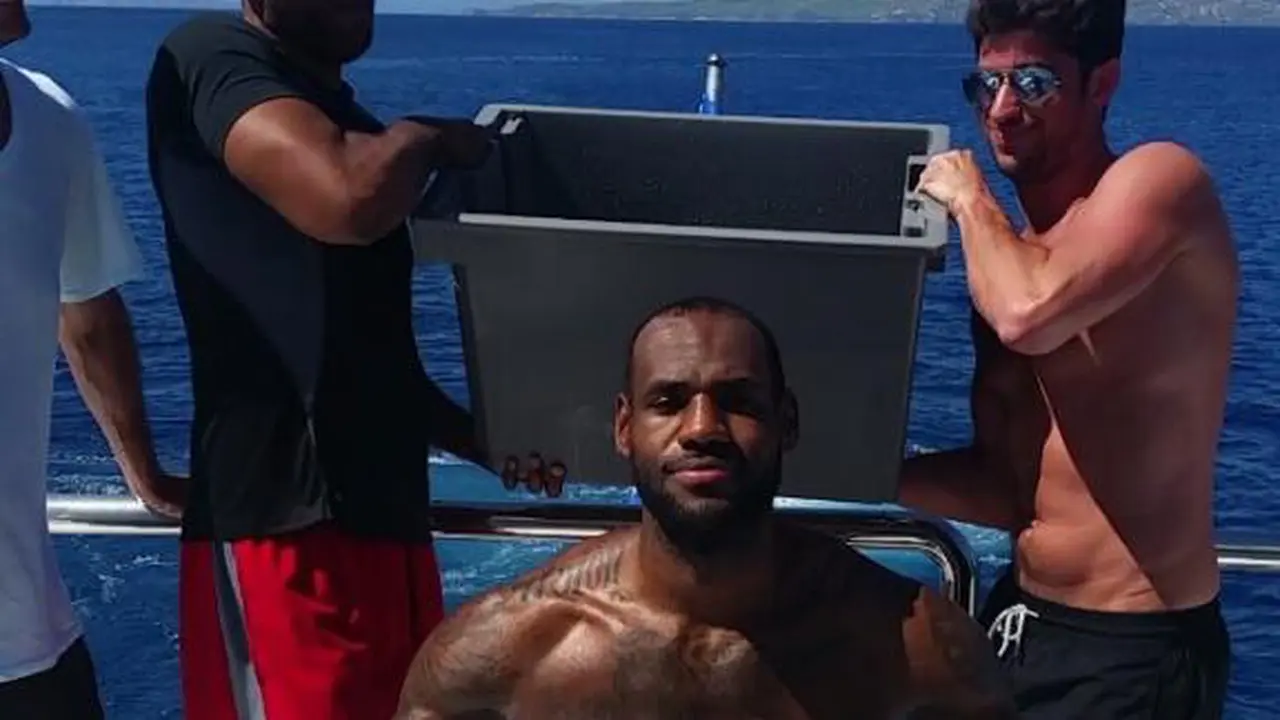 LeBron James Mandi Air Es