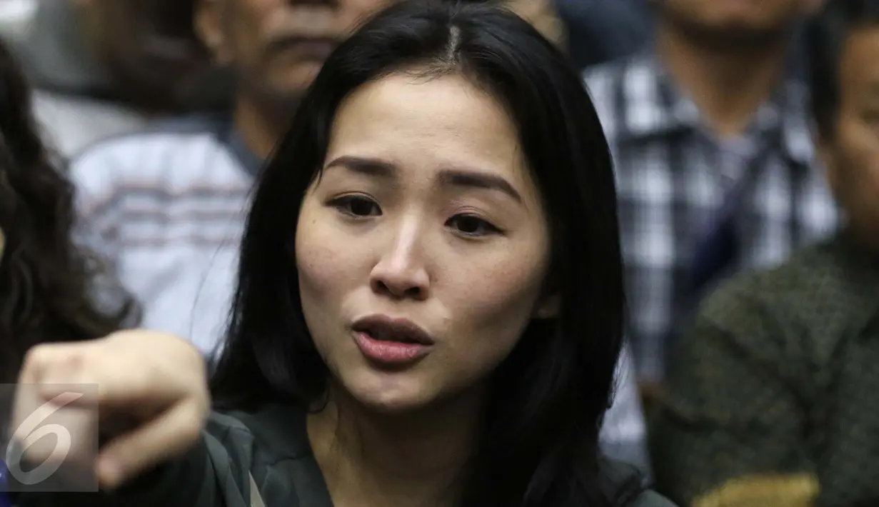 Kembaran Mirna, Made Sandy Salihin saat menghadiri sidang Jessica Kumala Wongso dengan saksi Ahli Toksikologi dari UI Budiawan pada sidang lanjutan di PN Jakarta Pusat, Rabu (14/9). (Liputan6.com/Helmi Afandi)