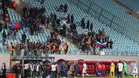 Ratusan suporter CSKA Moskow hadir di  Arena Khimki (dailymail.co.uk)
