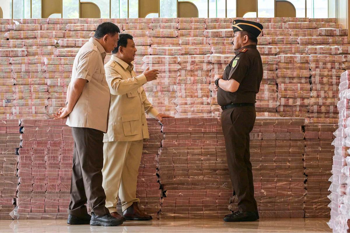 FOTO: Presiden Prabowo Saksikan Penyerahan Rp13,2 Triliun Uang Korupsi CPO ke Negara