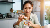 6 Cara Membersihkan Karet Tutup Toples agar Tidak Bau Tengik dan Berminyak