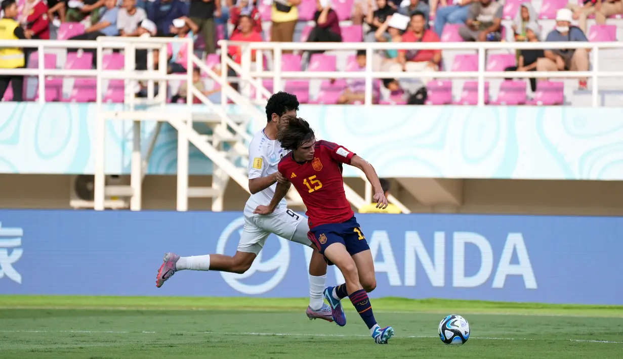 Gol pembuka pun didapatkan pada menit ke-10 lewat Igor Oyana. Dia membobol gawang Uzbekistan setelah menyambar bola rebound dari Roberto Martin. 1-0 Spanyol memimpin. (Doc. LOC WCU17/RKY)