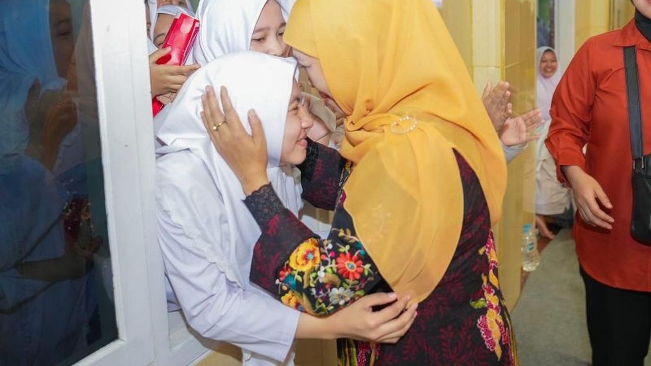 Gubernur Khofifah Apresiasi Peran Pesantren Cetak Generasi Qurani Berakhlak Mulia