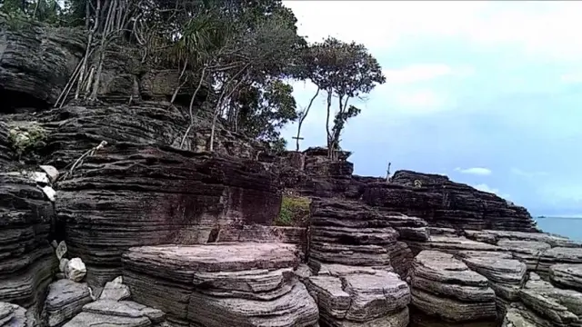 Pantai Batu Lapis