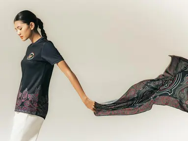 Seragam Tim Indonesia untuk Asian Games 2026 tampil dengan ornamen Gorga, seni ukir tradisional khas Toba yang memiliki makna kekuatan dan perlindungan. Elemen tersebut menjadi simbol keberanian atlet dalam menghadapi tekanan dan keteguhan mental saat bertanding. (Foto: Ghea Fashion Studio/Sarinah/Tim Indonesia)