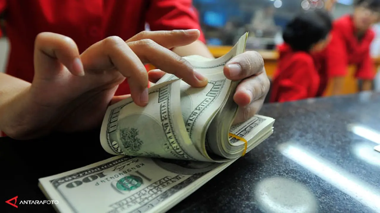 dolar-naik-130822c.jpg