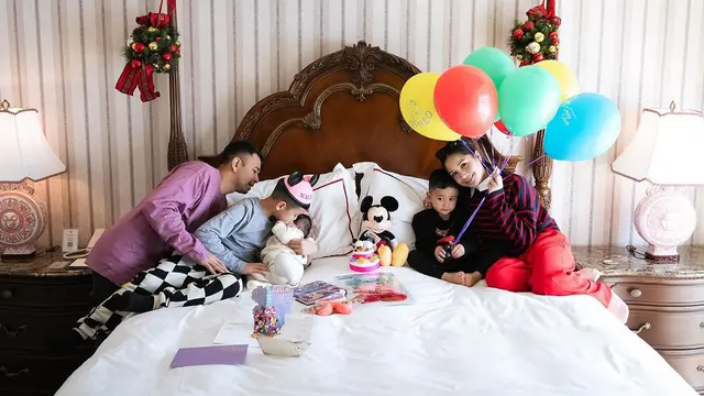 Momen Raffi Ahmad dan Nagita Slavina Kembali Rayakan Ultah Rayyanza, Kedekatan Lily dan Rafathar Disorot. (instagram/raffinagita1717)