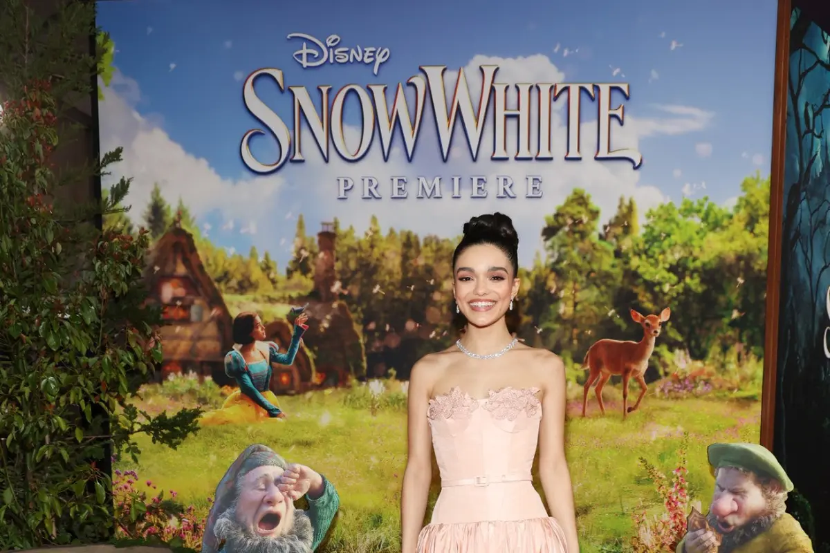 Rachel Zegler Bersinar Bak Putri Modern di World Premiere Snow White