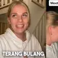 Bule di Bali ikut puasa di Bali saat sahur pesan martabak. (Dok: TikTok Janine Freuling)