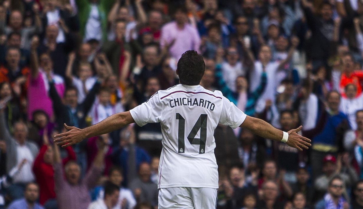 Gol kedua Los Blancos disarangkan Javier 'Chicharito' Hernandez di menit ke-31. Sundulan pemain pinjaman Manchester United itu tak mampu dibendung penjaga gawang Eibar, Xabi Irureta (AP Photo/Andres Kudacki)