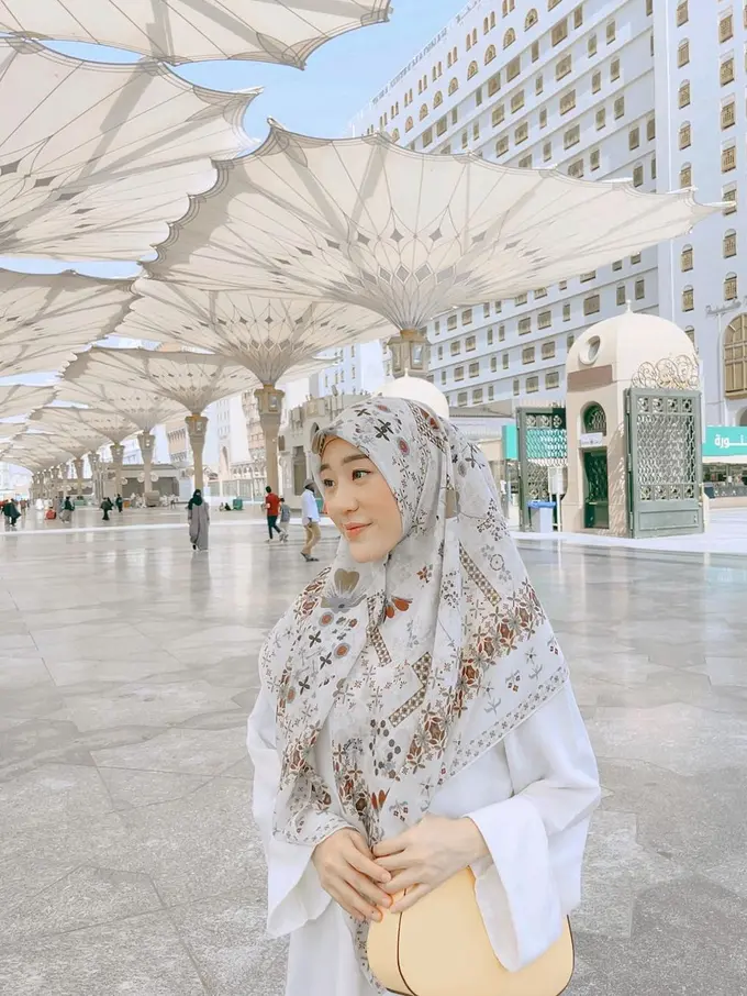 Dikabarkan Dekat dengan Rio Haryanto, Ini 6 Potret Larissa Chou yang Makin Cantik dan Memesona