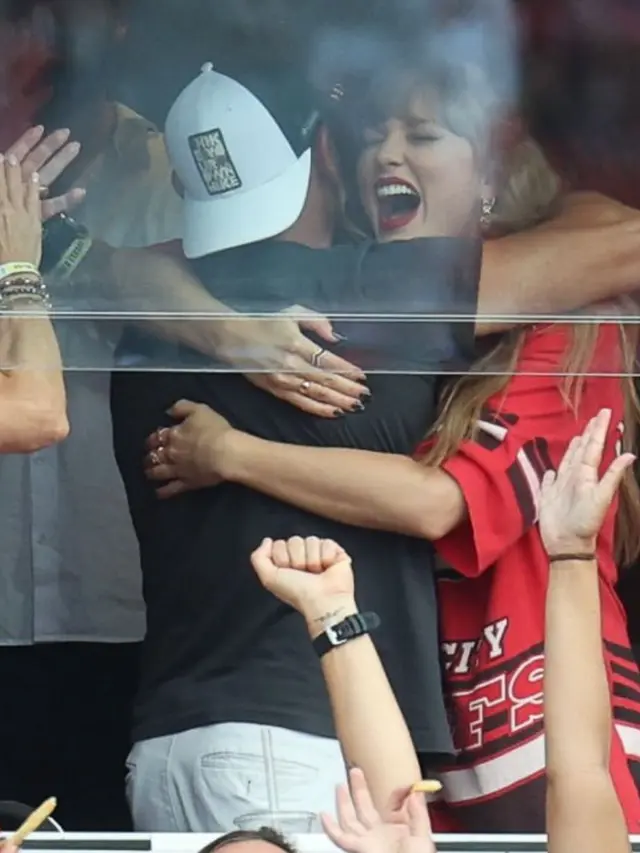 Taylor Swift di pertandingan Kansas City Chiefs 2024 (X/@HelloCanada)