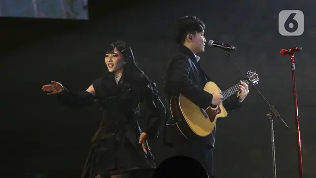 Momen Isyana Sarasvati Bernyanyi Bersama Keluarga di Konser Lost in Harmony