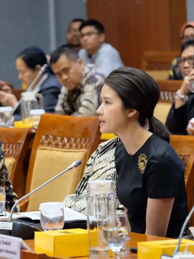 7 Potret Caroline Riady Viral Kerja Naik Helikopter, Kaget Jadi Sorotan ...