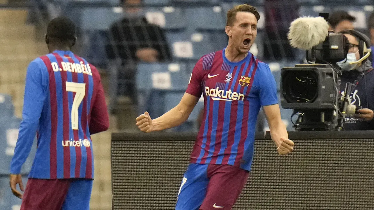 Foto: Federico Valverde Hentikan Kejaran Gol Penyeimbang Barcelona atas Real Madrid di Laga El Clasico Piala Super Spanyol
