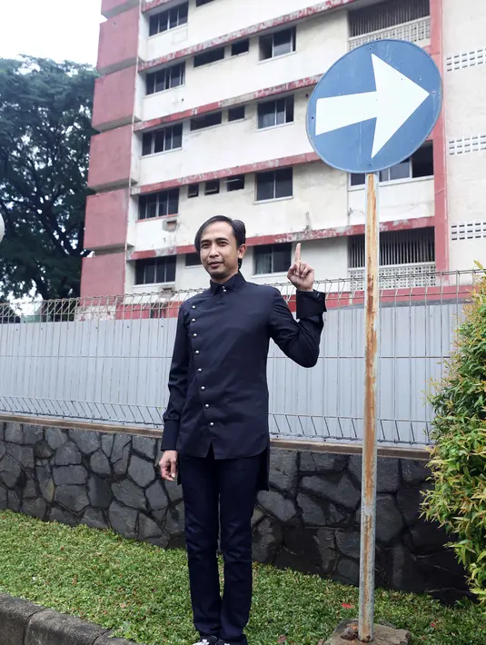 "Seperti di Menanti Sebuah Jawaban, paling terpukau. Dia (Firly) mau take jam 5 sore, jam 11 baru saya bikin musiknya. Dia udah deg-degan aja karena belum denger sama sekali." tandas Piyu. (Nurwahyunan/Bintang.com)