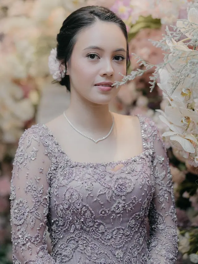 Potret Anggika Bolsterli saat lamaran (Sumber: Instagram/@anggikabolsterli)