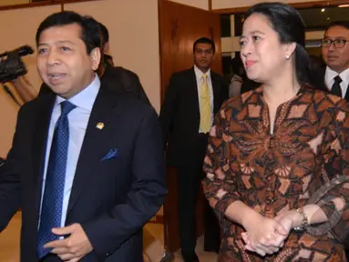 Ketua DPR-RI Setya Novanto (kiri) didampingi Wakil Ketua DPR Fadli Zon (tengah) berjalan bersama Menko Pembangunan Manusia dan Kebudayaan Puan Maharani sebelum rapat antara DPR dengan empat menko di Jakarta, Selasa (3/1). (Liputan6.com/Andrian M Tunay)