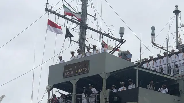 Kapal Republik Islam Iran (Kharg) ke Republik Indonesia.