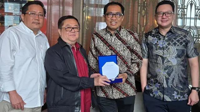 Perkumpulan Perusahaan Pendingin Refrigerasi Indonesia (PERPRINDO) mengadakan pertemuan penting dengan Wakil Menteri Perindustrian, Faisol Riza, dan Anggota DPR RI Komisi VI, Darmadi Durianto.