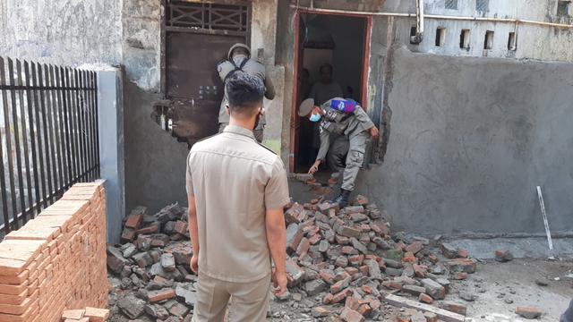 Pintu Belakang Rumah Tahfiz Al-Qur'an Nurul Jihad Ditutup Anggota DPRD Pangkep (Liputan6.com/Fauzan)