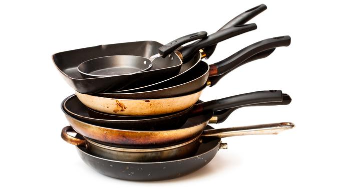 Tips Membersihkan Wajan yang Berkerak Setelah Memasak ...