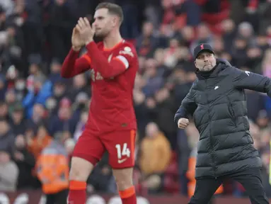 Liverpool mencatatkan kemenangan penting dalam lanjutan Premier League 2021/2022 pekan ke-22. Bermain di kandang sendiri, The Reds menang mudah 3-0 atas Brentford di kandang sendiri, Anfield, Minggu (16/1/2022) malam WIB. (AP Photo/Jon Super)