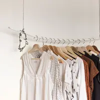 Ilustrasi Barang Preloved | unsplash.com