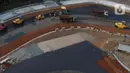 Foto udara progres pembangunan Jakarta International E-Prix Circuit (JIEC) di kawasan Taman Impian Jaya Ancol, Jumat (25/3/2022). Sirkuit yang terdiri dari 18 tikungan dan panjang trek lurus sekitar 527 meter tersebut pembangunnya saat ini telah mencapai 87,9 persen. (Liputan6.com/Herman Zakharia)