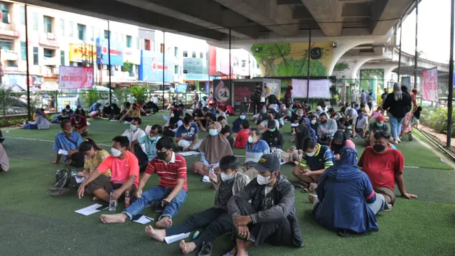 Jadi Syarat Mudik, Warga di Ciputat Antusias Divaksin Booster