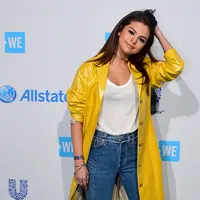 Selena Gomez menderita penyakit lupus dan sedang menjalani perawatan khusus. Di pidatonya saat AMAs 2016, Selena menceritakan bahwa pengobatan yang dijalaninya cukup aneh. (AFP/Bintang.com)