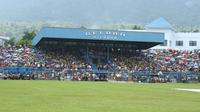 Potret lama Stadion Gelora Kie Raha, Ternate. (Gatot Sumitro/Bola.com)