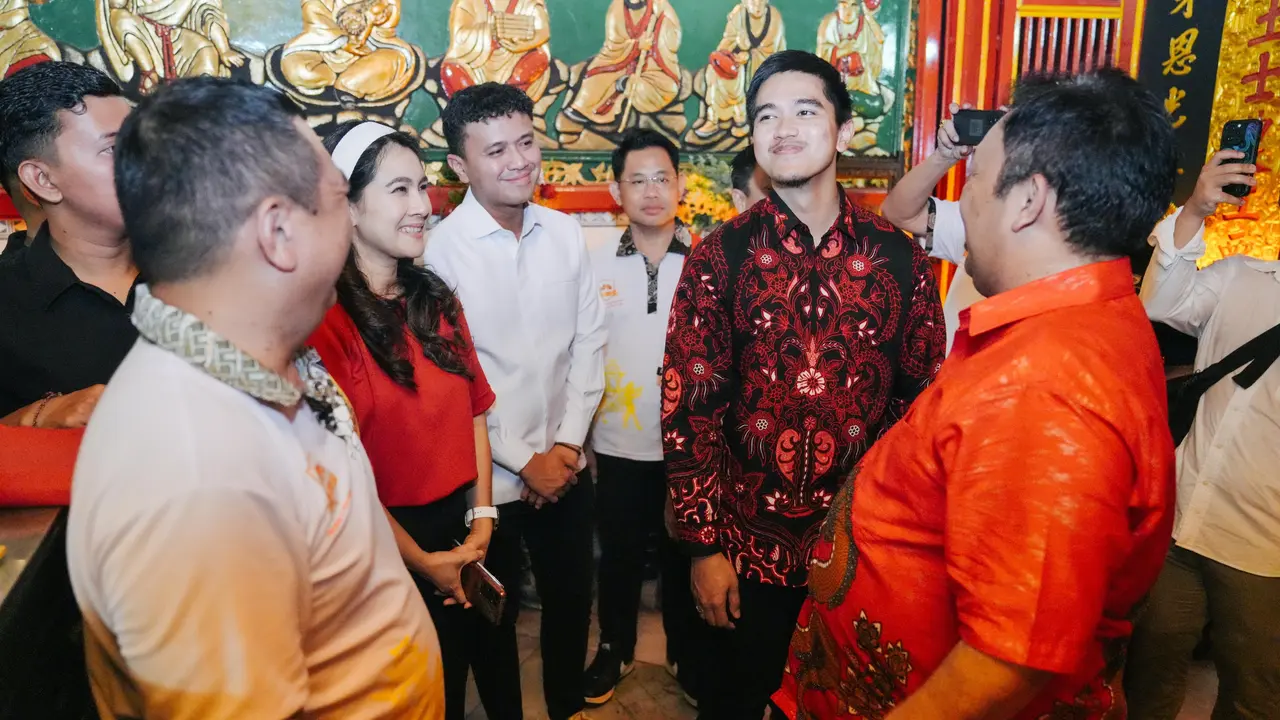 Ketua umum Partai Solidaritas Indonesia (PSI) Kaesang Pangarep menghadiri perayaan 12 tahunan Gotong Toapekong, di Vihara Padumuttara, Tangerang, Banten, Jumat (20/9/2024).