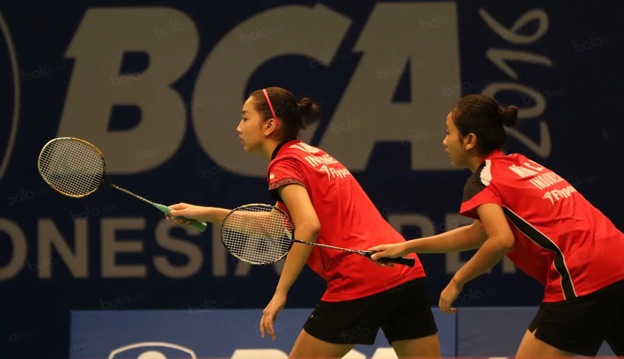 Metya Inayah Cindiani/Febby Valencia Dwijayanti Gani tengah bersiap saat melawan pasangan Korea pada turnamen Indonesia Open 2016 di Istora Senayan, Jakarta, Rabu (1/6/2016). (Bola.com/Nicklas Hanoatubun)