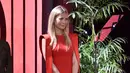 Gwyneth datang di acara red carpet dengan gaun merah yang sangat cantik dan memakai cincin pertunangan yang cantik. (FRAZER HARRISON / GETTY IMAGES NORTH AMERICA / AFP)
