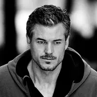 i. Mereka menyebut Eric Dane  menghabiskan hari-hari terakhirnya dikelilingi orang-orang tercinta, termasuk sang istri, Rebecca Gayheart, serta dua putrinya, Billie dan Georgia, yang disebut sebagai pusat kehidupannya. [@onlyjuliamorgan].
