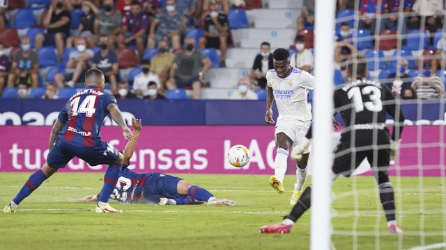 FOTO: Real Madrid Tertahan di Markas Levante