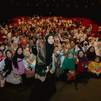 Laudya Cynthia Bella nobar film Buya Hamka (Istimewa)