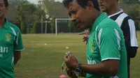 Pelatih Persebaya United, Ibnu Grahan. (Bola.com/Zaidan Nazarul)