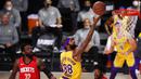 Pebasket LA Lakers, Markieff Morris, berusaha mencetak poin saat menghadapi Houston Rockets pada semifinal playoff NBA di ESPN Wide World Sports, Orlando, Jumat (11/9/2020). LA Lakers menang 110-100 atas Houston Rockets. (AFP/Michael Reaves/Getty Images)