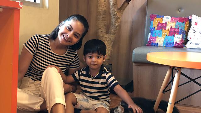 Jadi Single Mom, Ini 6 Potret Tiwi Eks T2 dan Anaknya