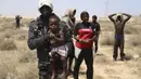 Pihak berwenang Tunisia mengusir ratusan migran ke padang pasir bulan lalu karena ketegangan rasial di negara itu meningkat. (AP Photo/Yousef Murad)